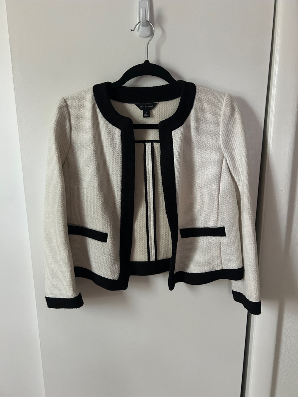 Ann Taylor - Cropped Cream & Black Tweed Open-Front Jacket